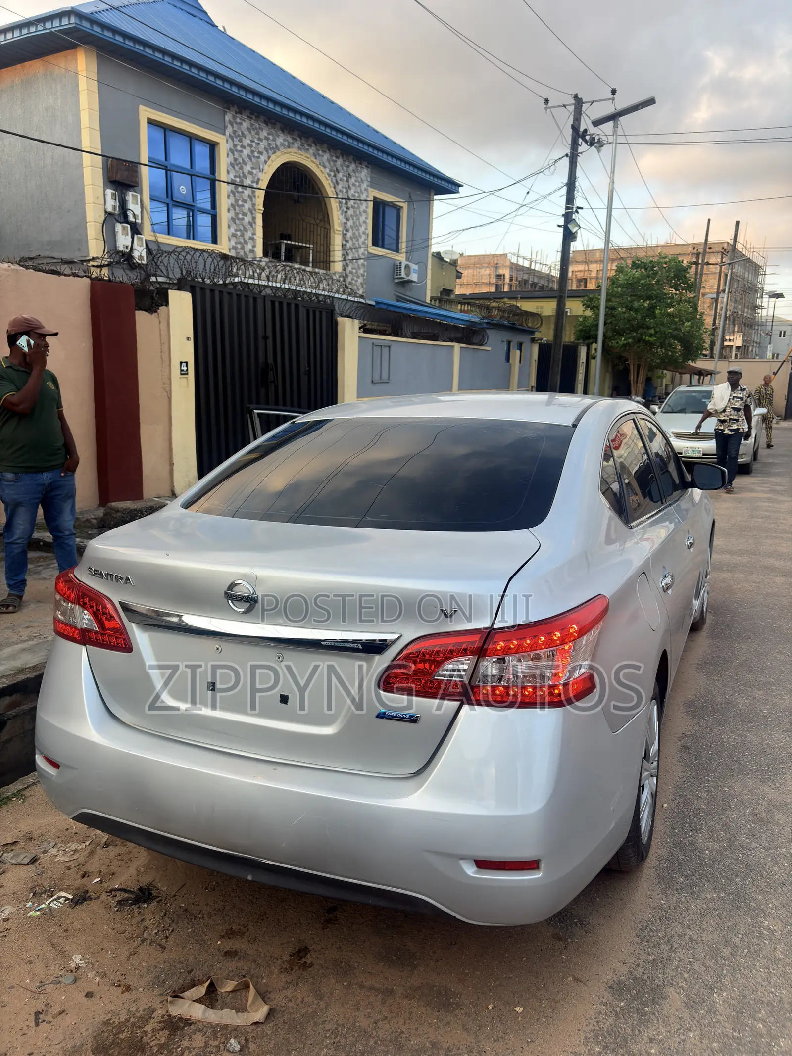 Nissan Sentra SV 4dr Sedan (1.8L 4cyl CVT) 2014 Silver