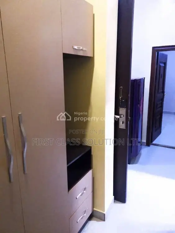 Tantalizingly Furnished and Well Serviced Luxury 1 Bedroom Apartment