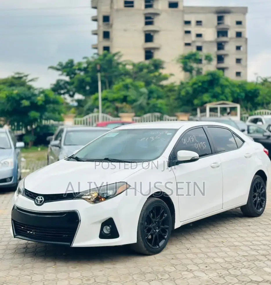 Toyota Corolla 2015 White