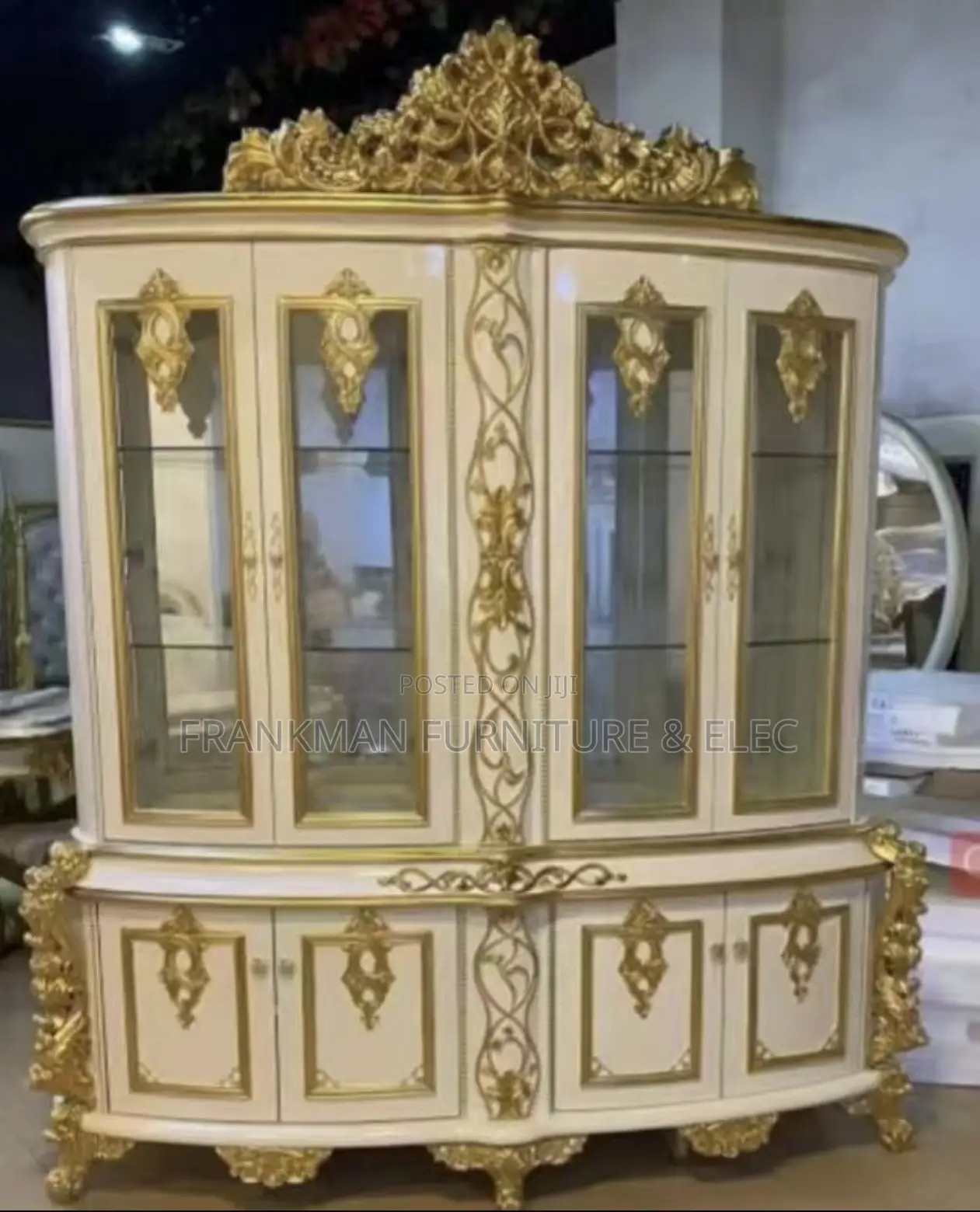 Royal Drink Bar With Golden Details