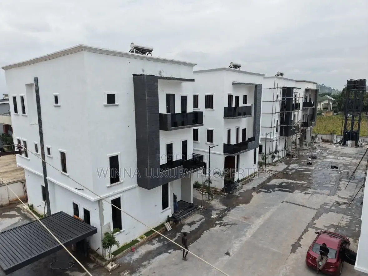 6bdrm Duplex in Durumi By American for sale