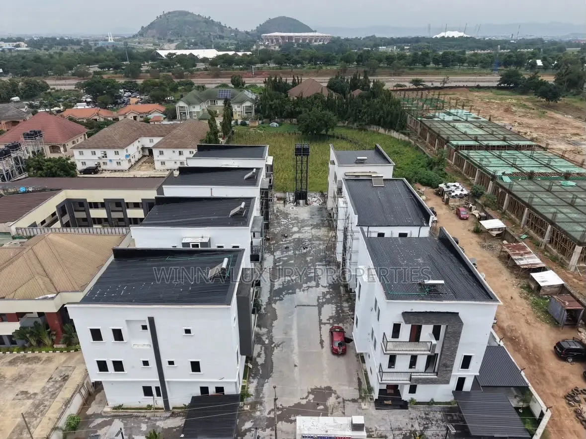 6bdrm Duplex in Durumi By American for sale