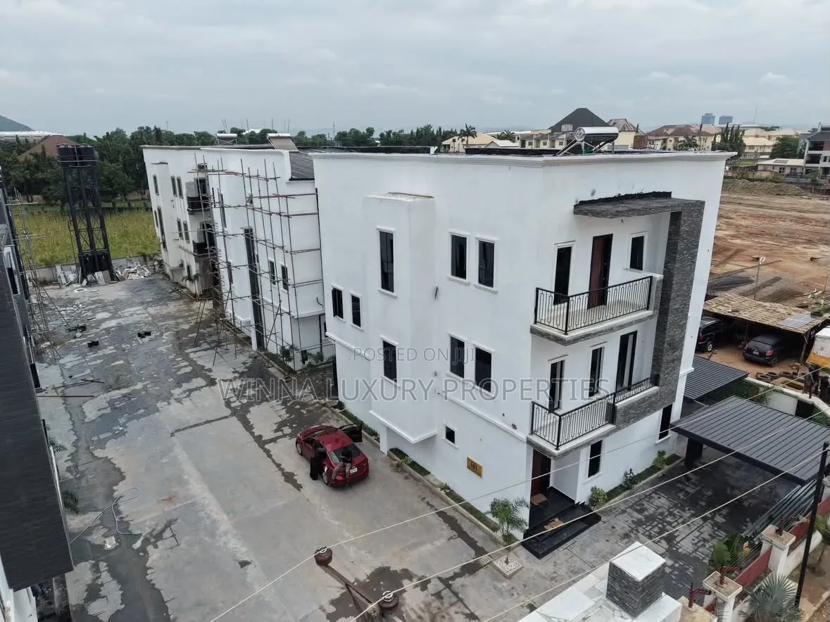 6bdrm Duplex in Durumi By American for sale