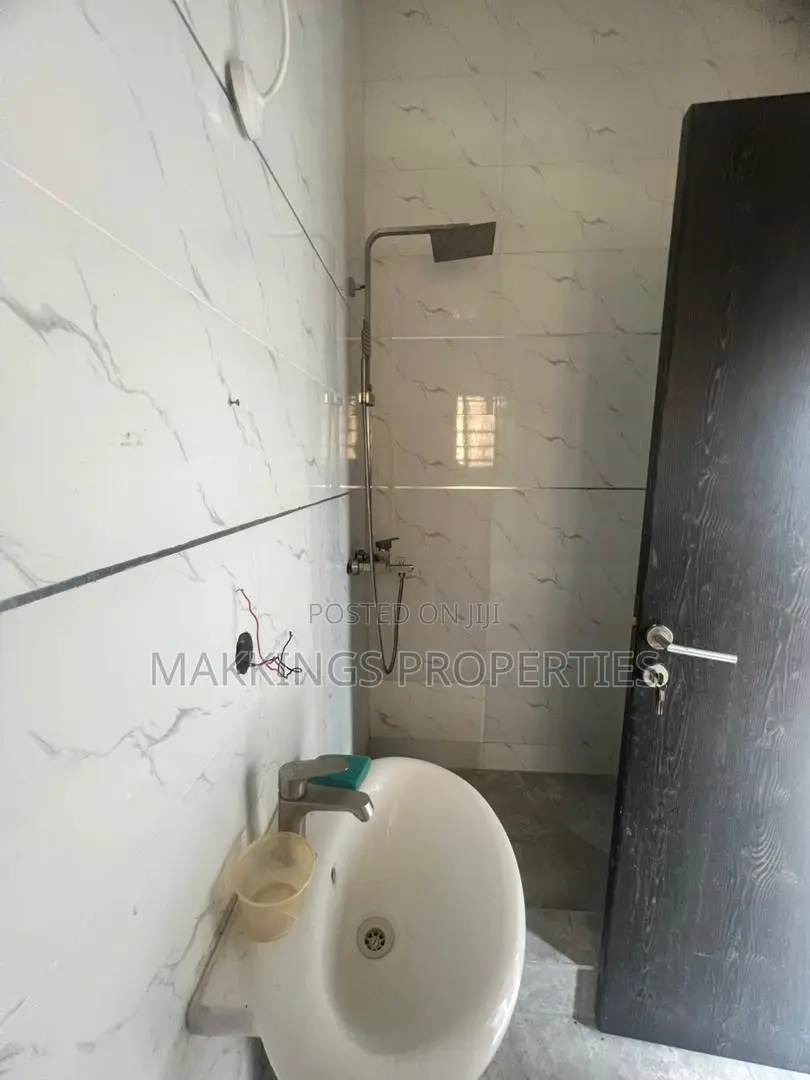 1bdrm Apartment in Jakande for rent