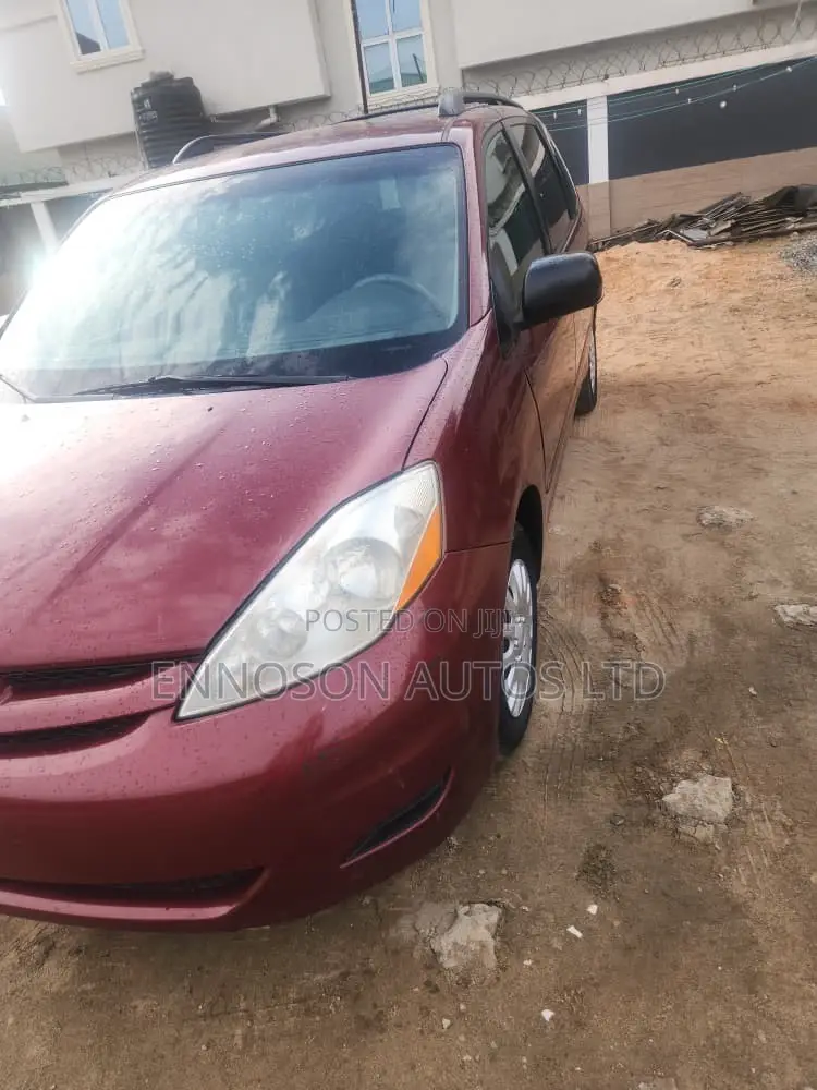 Toyota Sienna 2009 Red