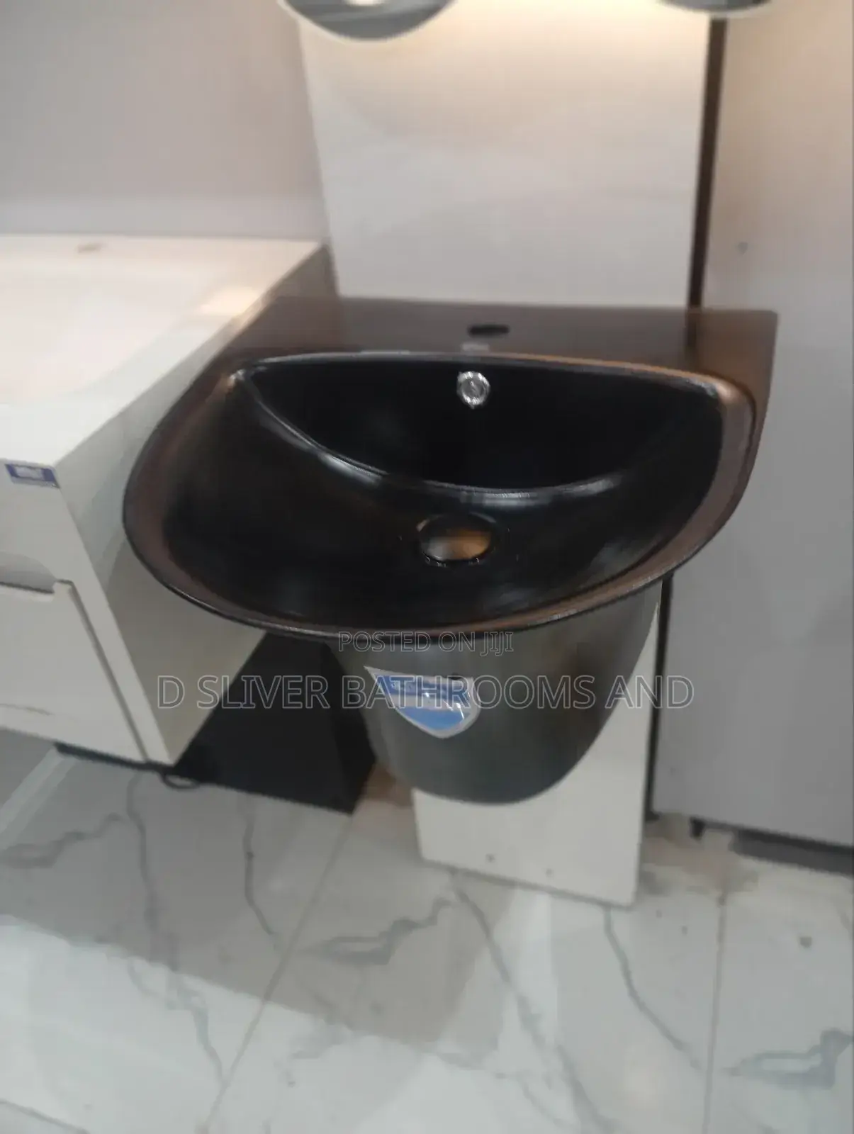 Stylish Black Canter Top Basin Hung on Wall