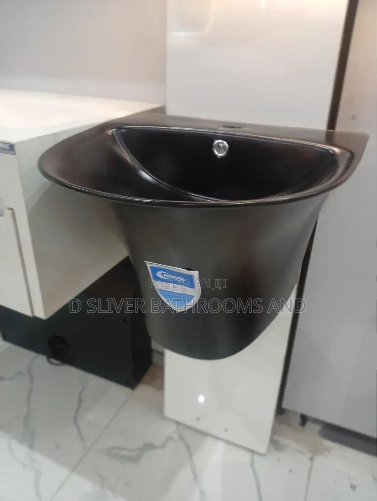 Stylish Black Canter Top Basin Hung on Wall