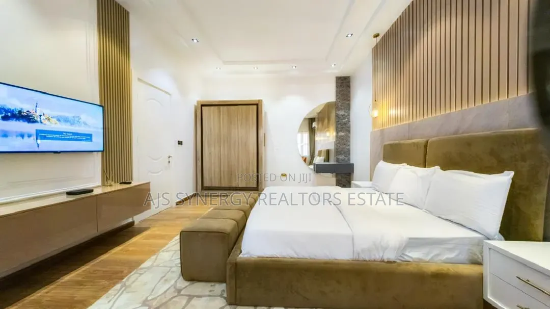 Furnished 3bdrm Apartment in Lekki Phase 1 for rent