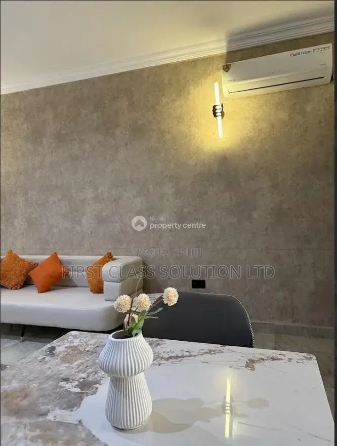 Beautiful 2 Bedroom Apartment (Monthly Only)