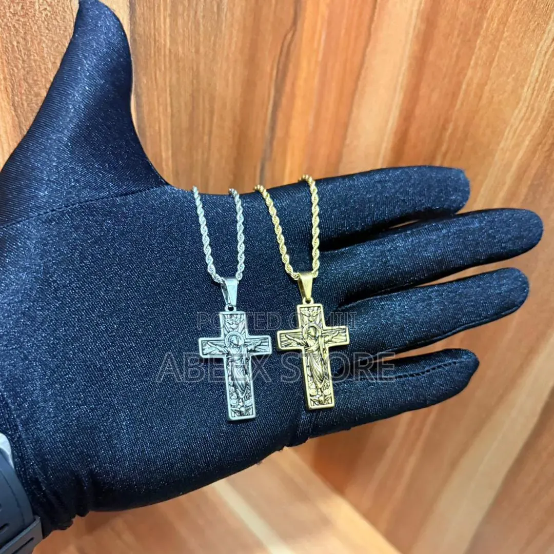 Stylish Chains With Pendant