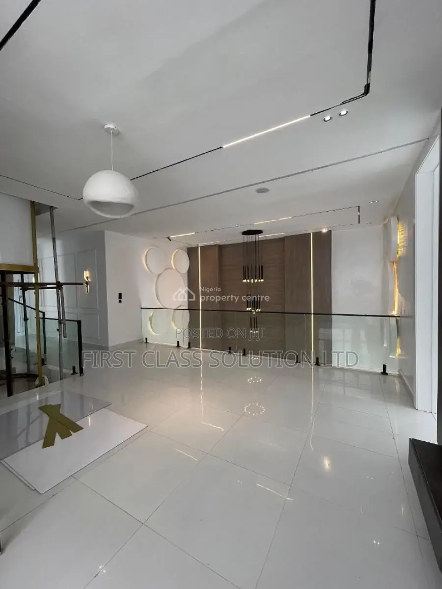 6bdrm Duplex in Chevron for sale