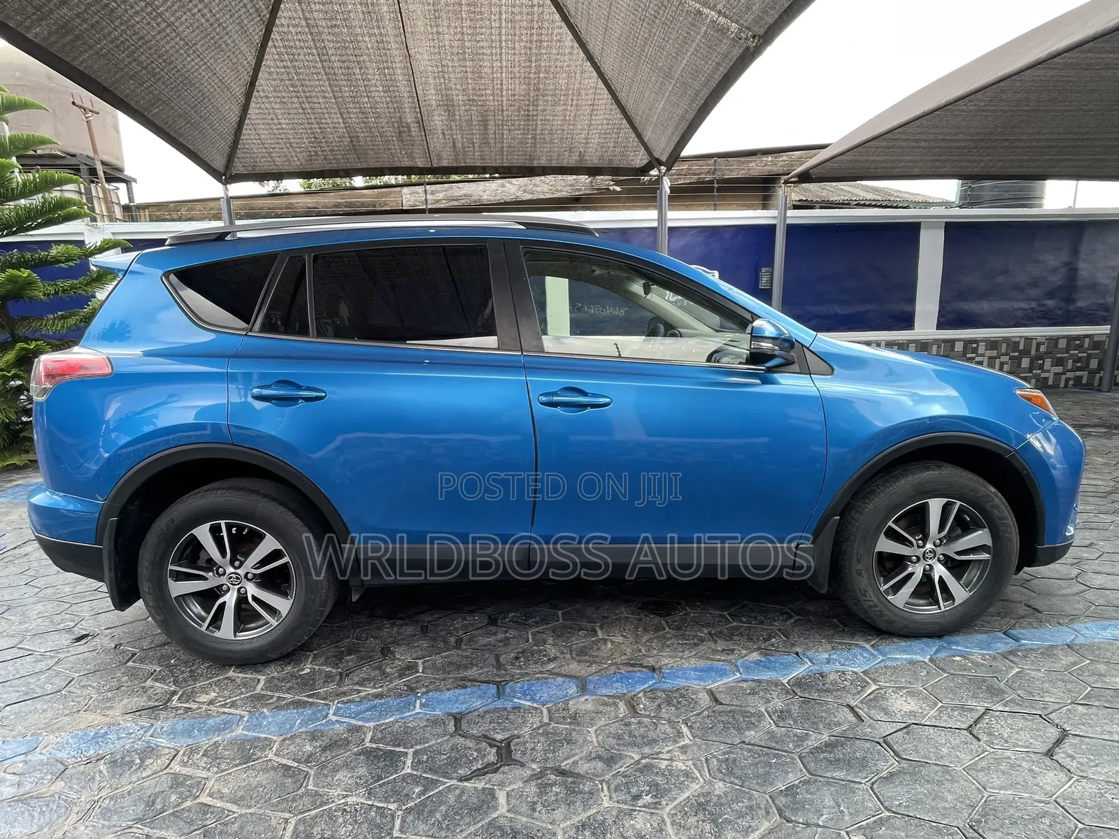 Toyota RAV4 XLE AWD (2.5L 4cyl 6A) 2017 Blue