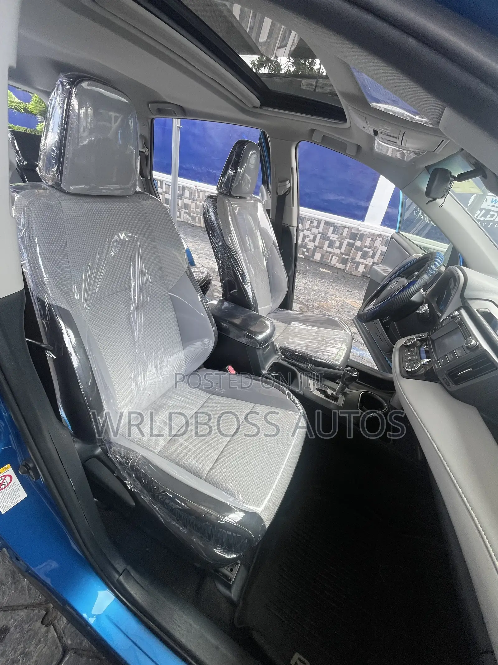 Toyota RAV4 XLE AWD (2.5L 4cyl 6A) 2017 Blue