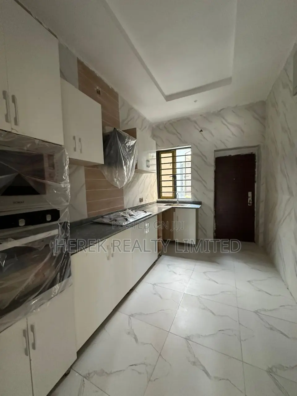 4bdrm Townhouse / Terrace in General Paint, Sangotedo for rent