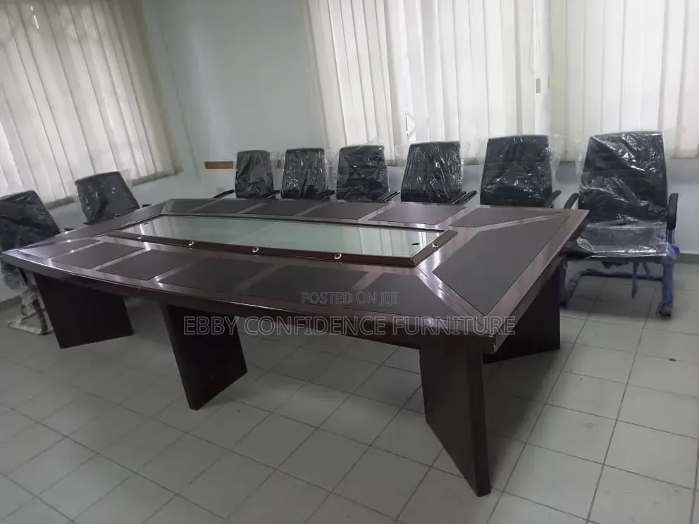 Executive Quality Conference Table With 16 Seaters