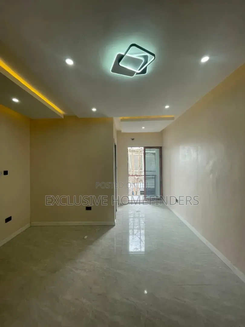 4bdrm Townhouse/Terrace in Providence Court, Awoyaya for sale