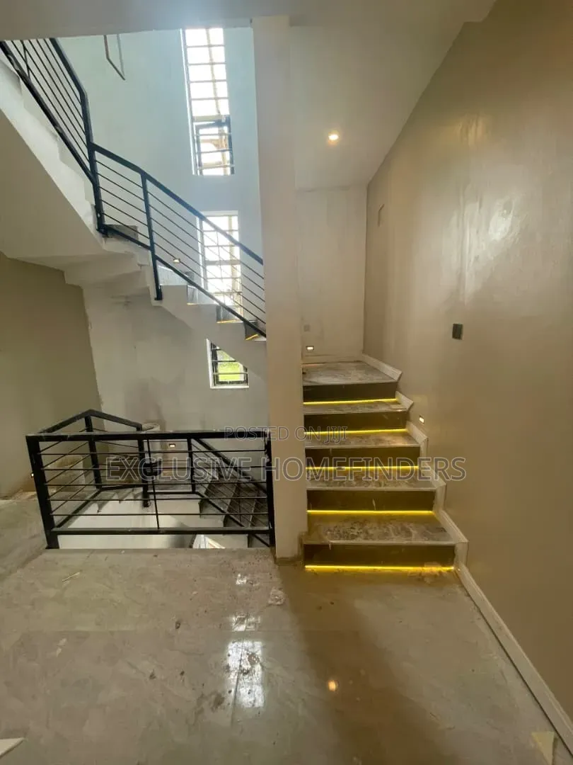 4bdrm Townhouse/Terrace in Providence Court, Awoyaya for sale