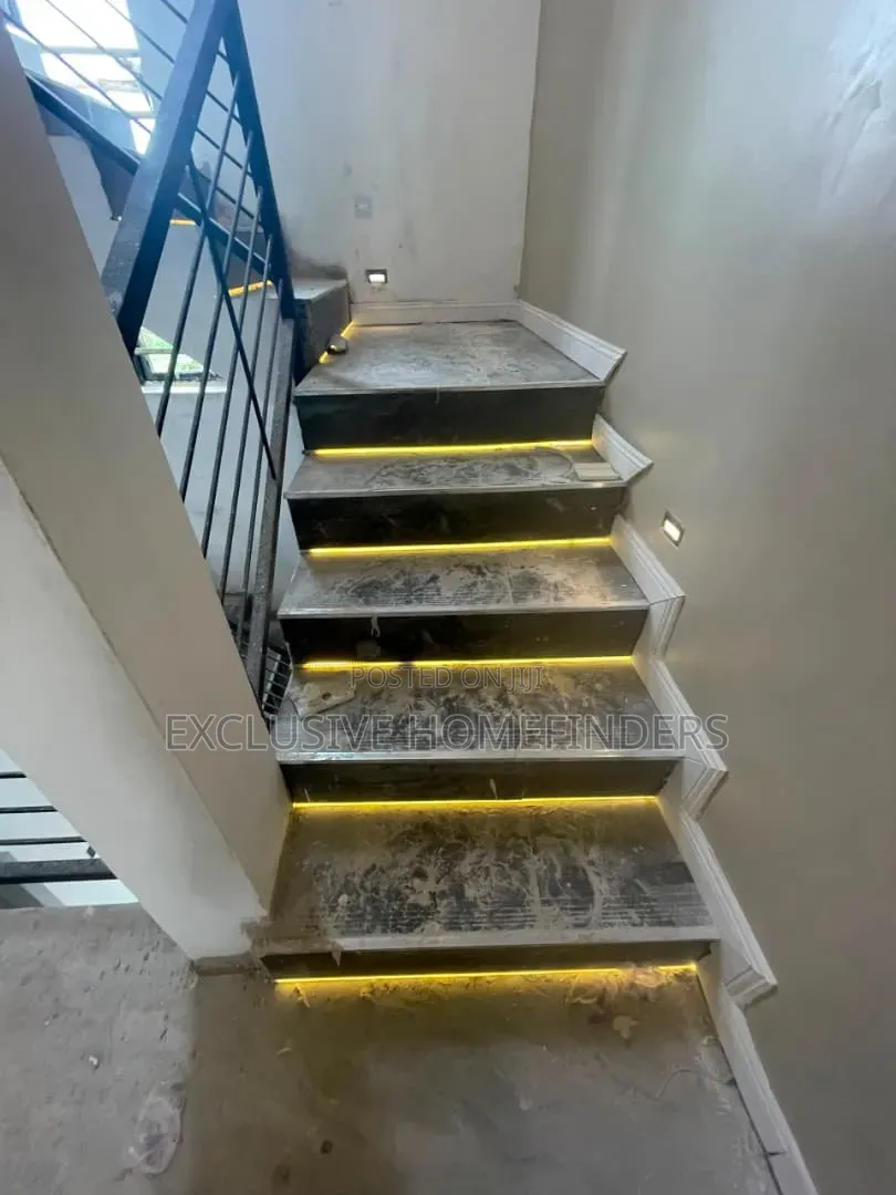 4bdrm Townhouse/Terrace in Providence Court, Awoyaya for sale