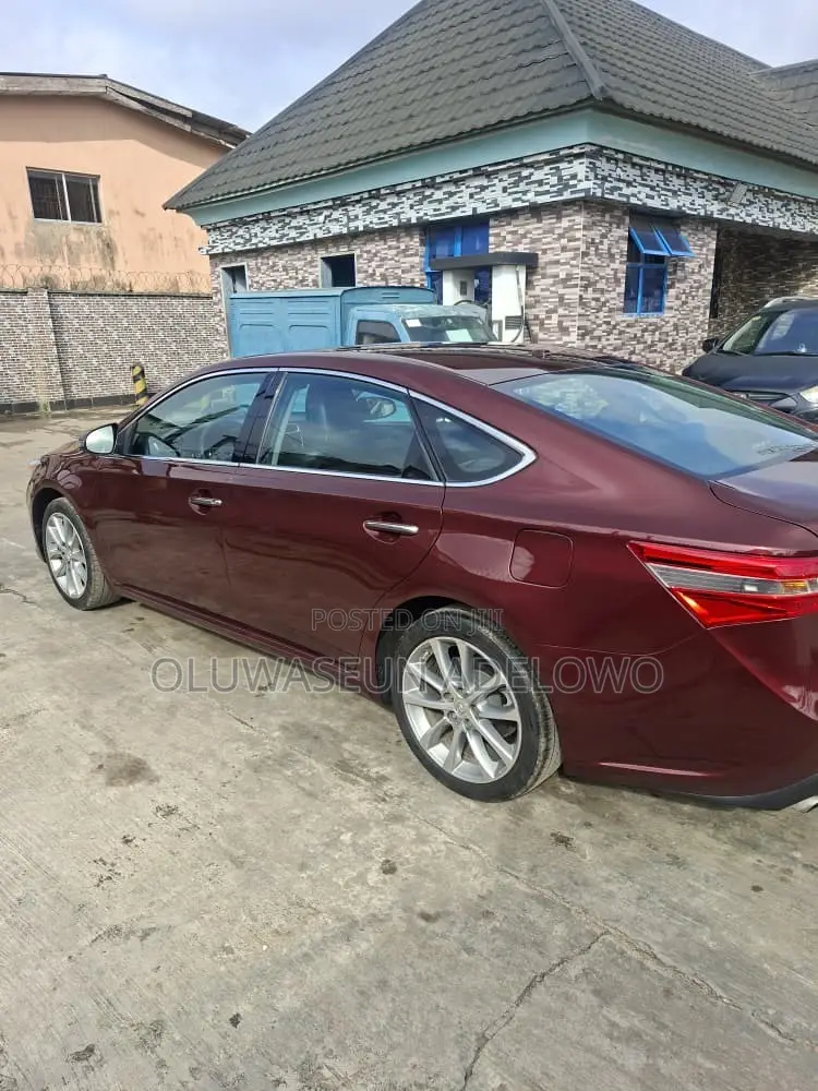Toyota Avalon XLE Premium 4dr Sedan (3.5L 6cyl 6A) 2014
