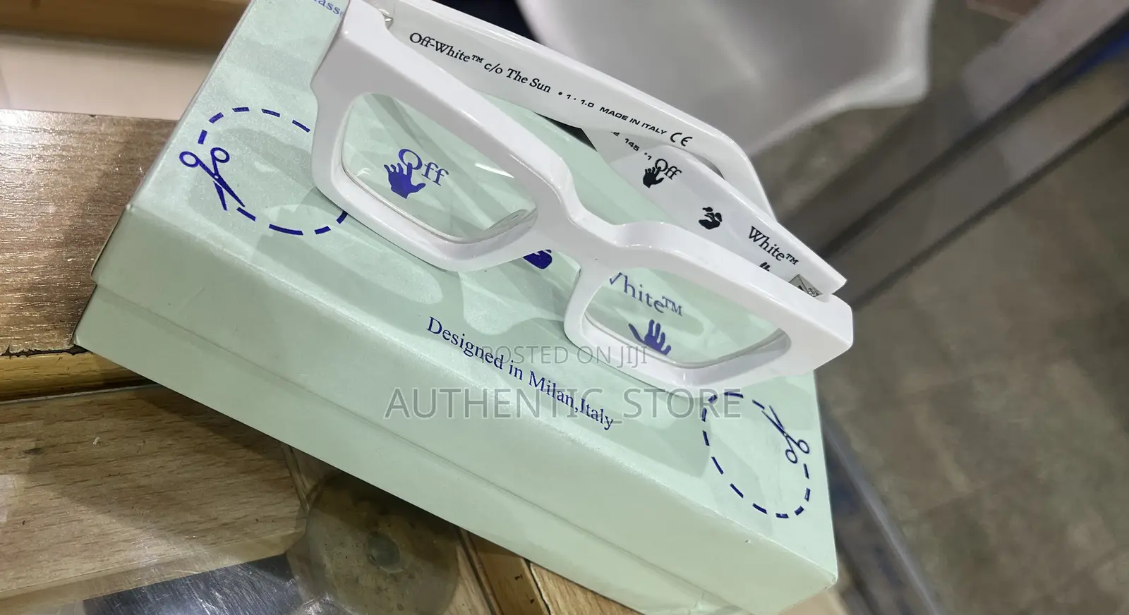 Offwhite Frame