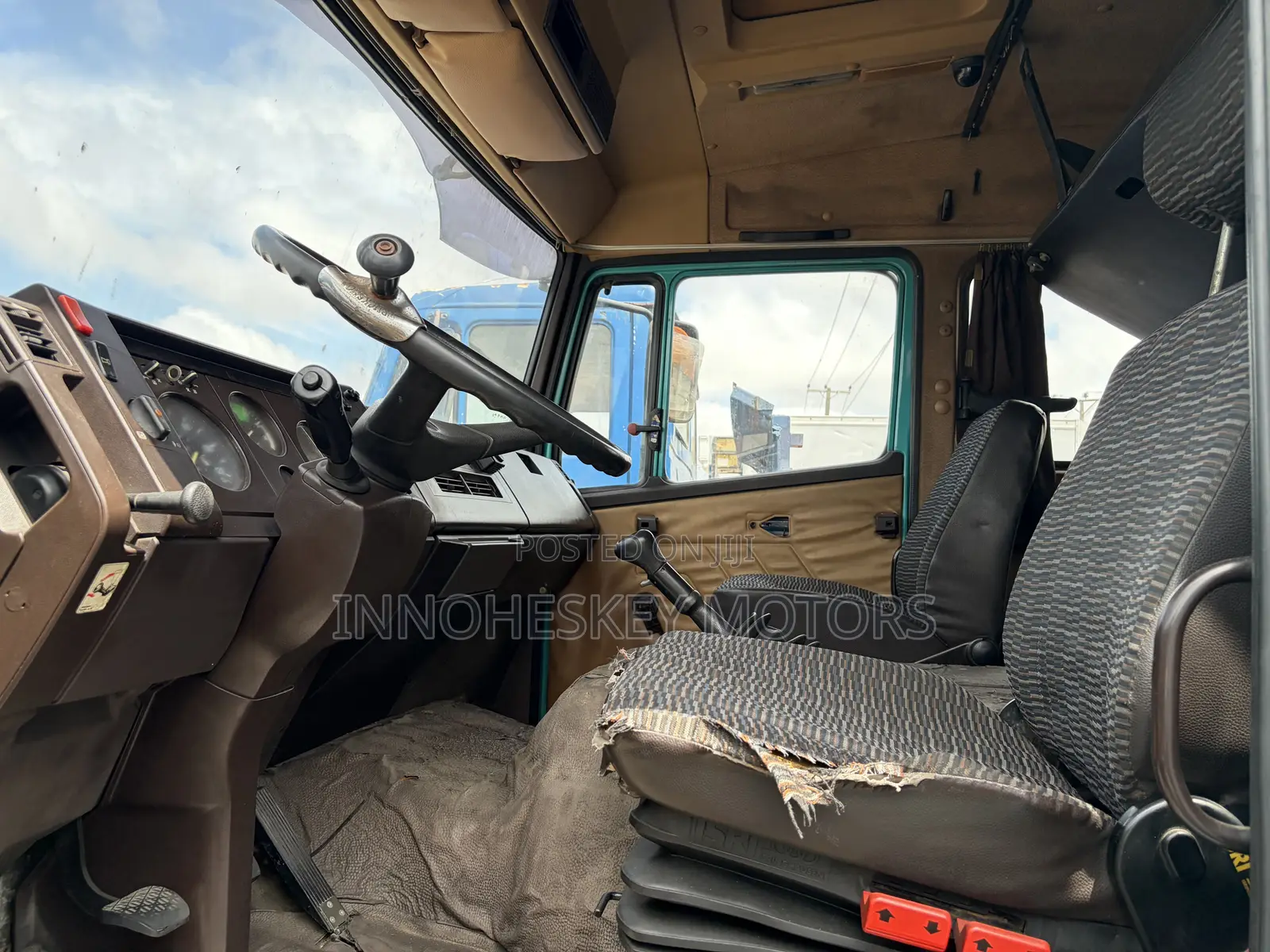 Mercedes Benz 1320 Container Body (8Bolts)