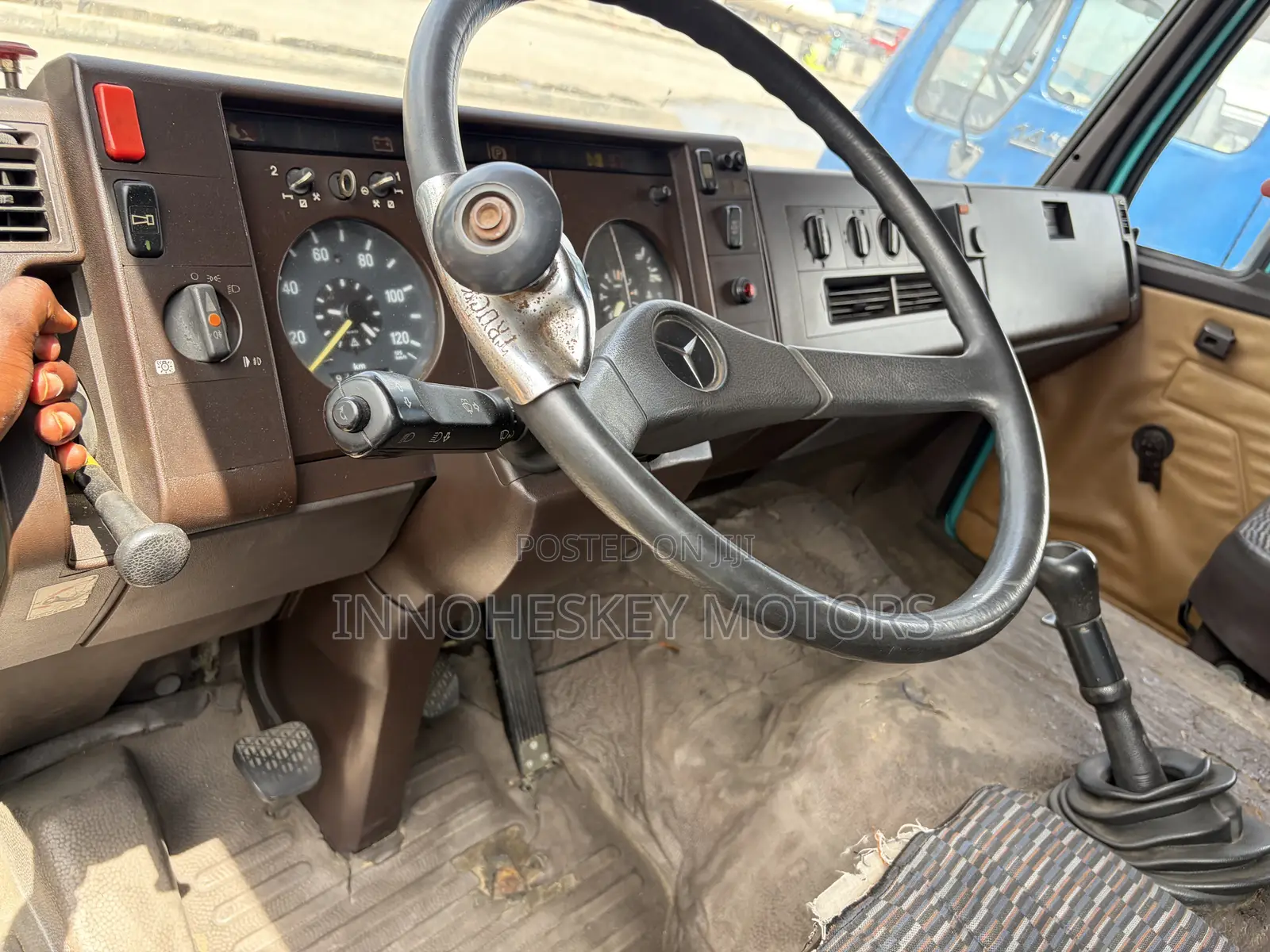 Mercedes Benz 1320 Container Body (8Bolts)