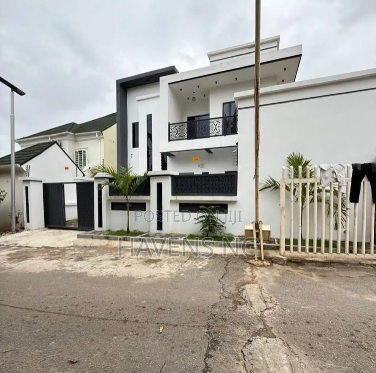 4bdrm Duplex in Life Camp for sale
