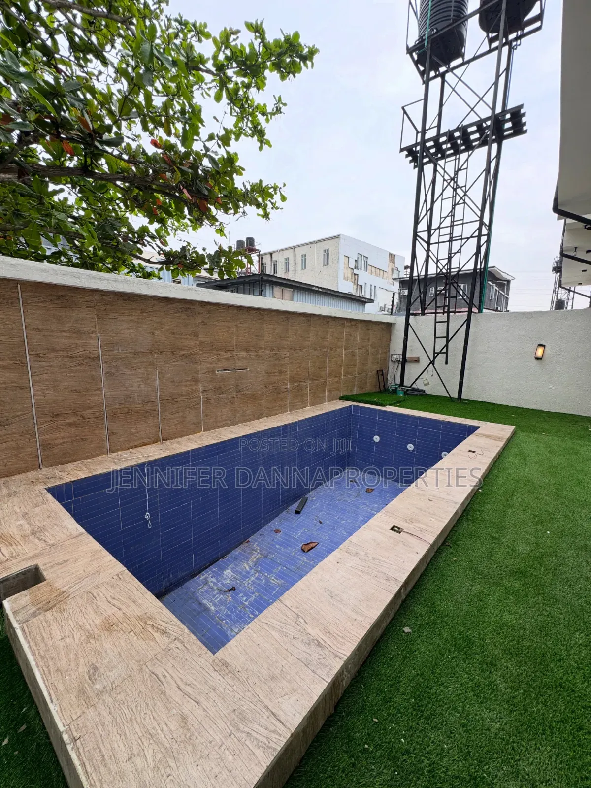 5bdrm Duplex in Chevron for sale