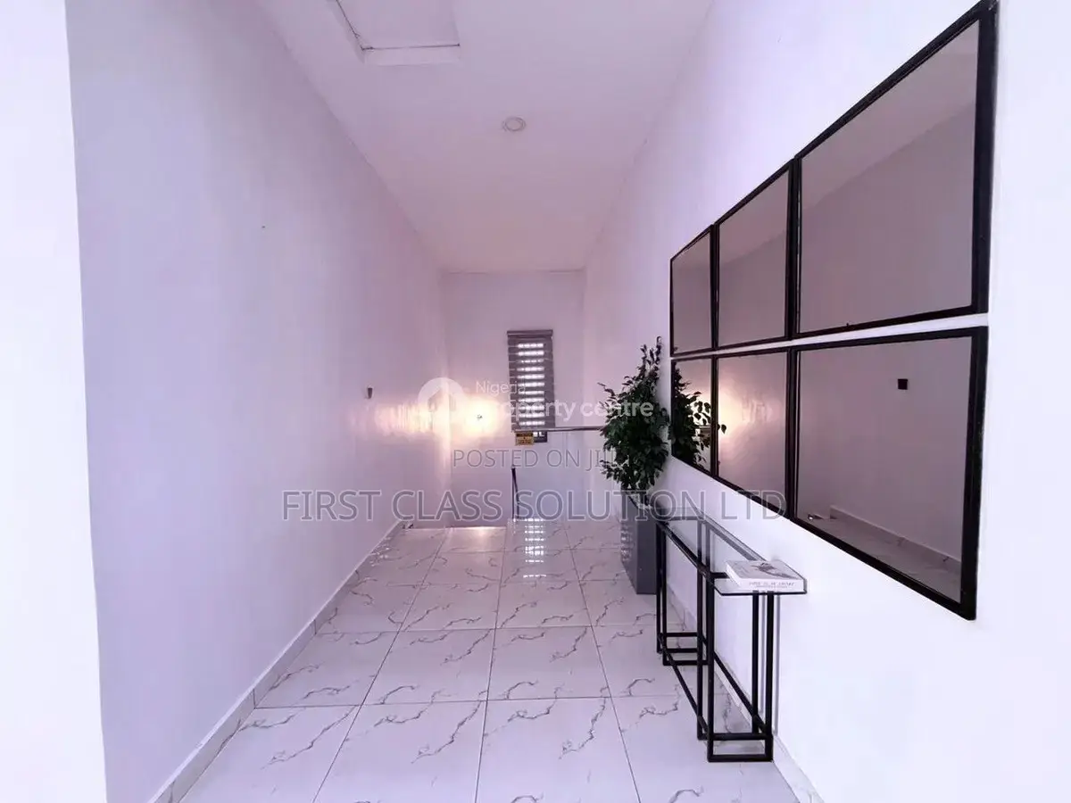 Beautiful 4 Bedroom Duplex on 2 Floors