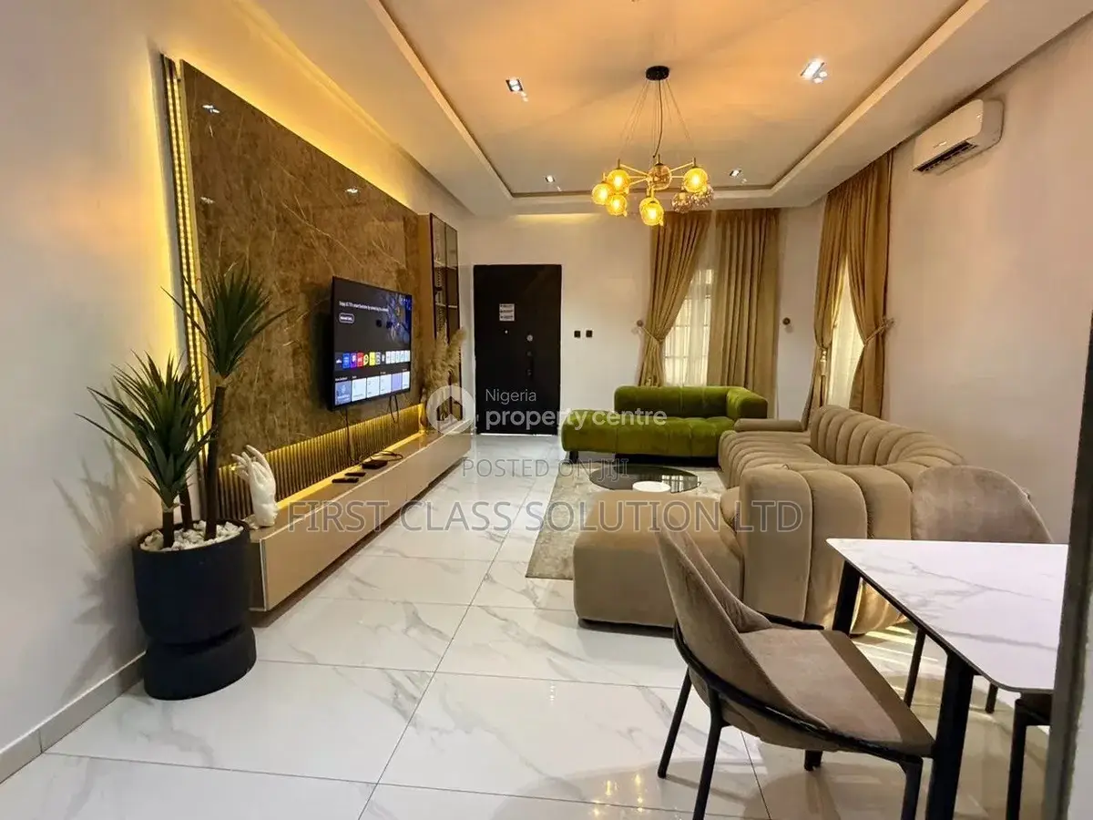 Beautiful 4 Bedroom Duplex on 2 Floors
