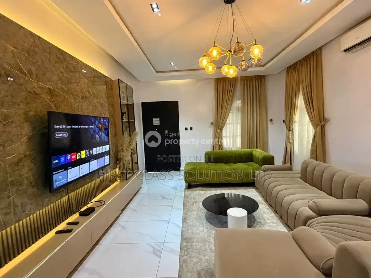 Beautiful 4 Bedroom Duplex on 2 Floors