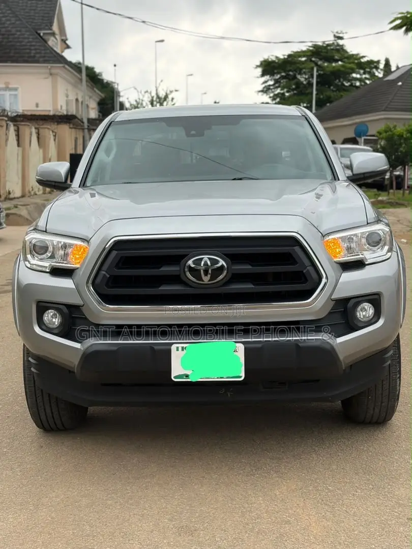 Toyota Tacoma 2022 Silver