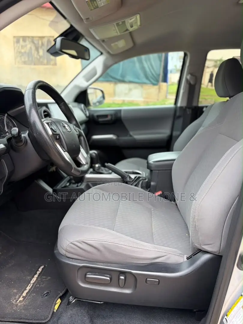 Toyota Tacoma 2022 Silver