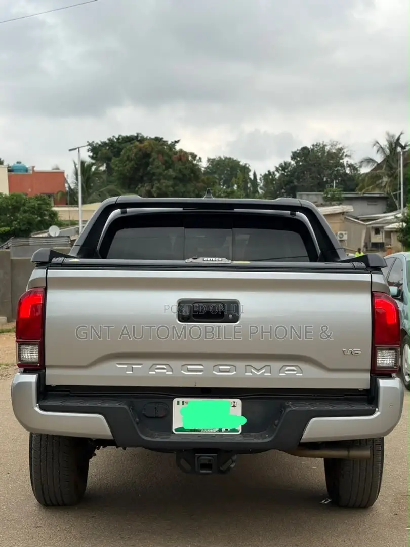 Toyota Tacoma 2022 Silver