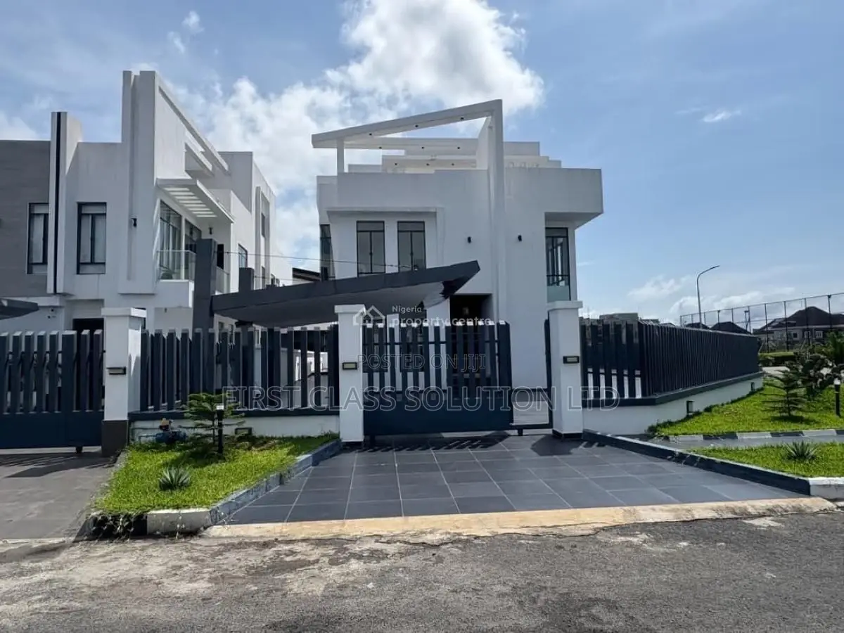 5bdrm Mansion in Pinning Beach Estate, Osapa london for sale