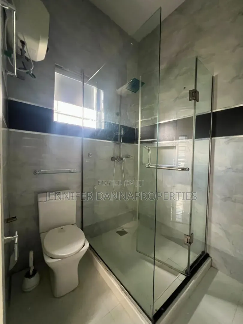 4bdrm Duplex in Chevron for sale