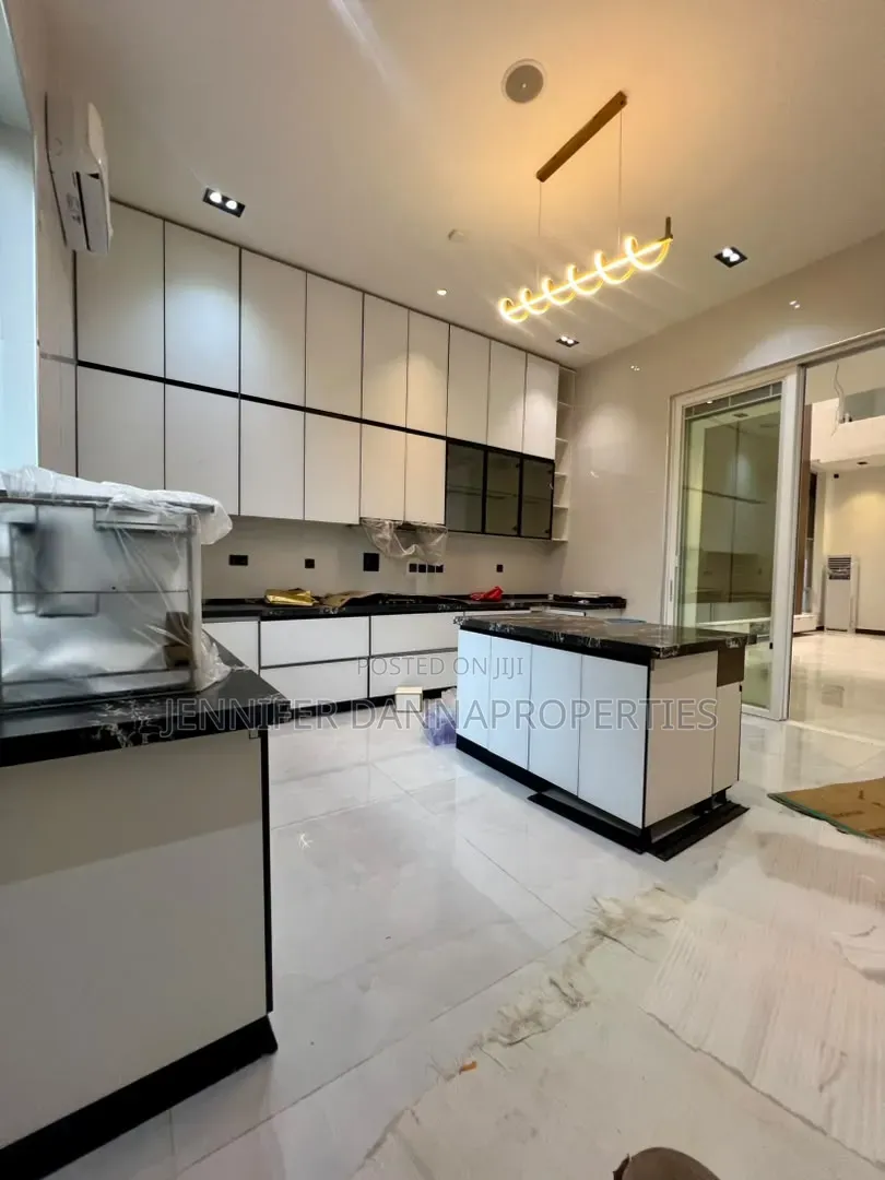 5bdrm Duplex in Parkview Estate for sale