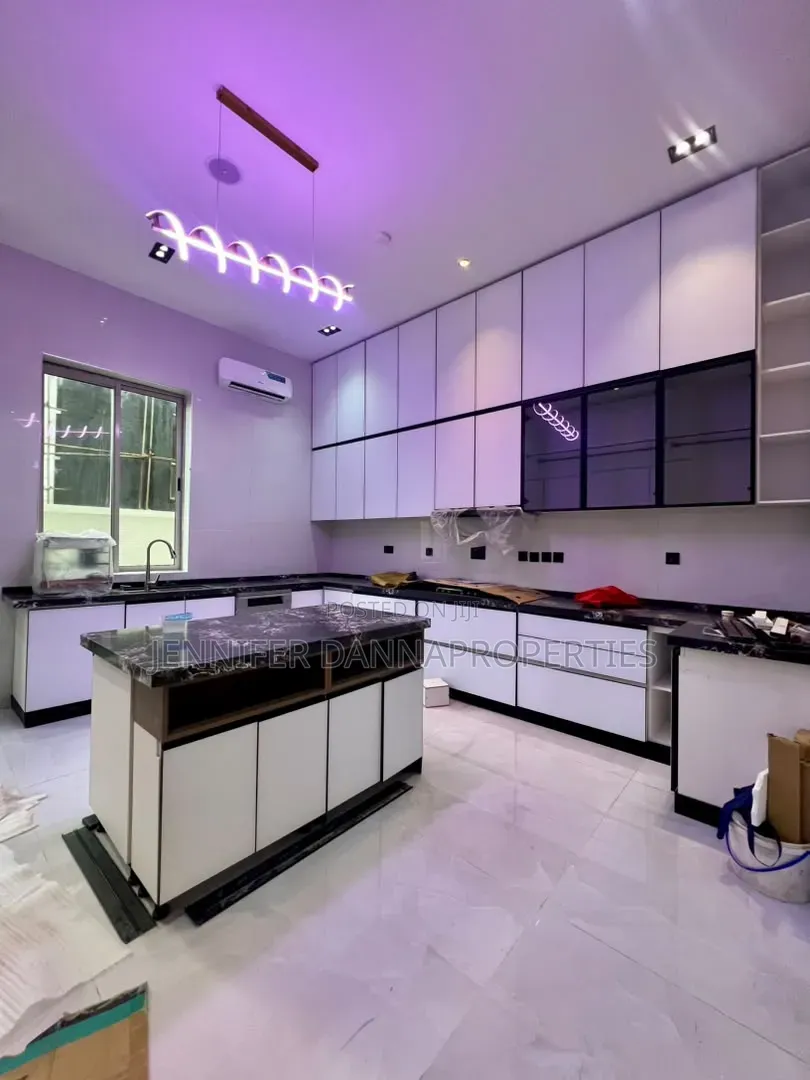 5bdrm Duplex in Parkview Estate for sale