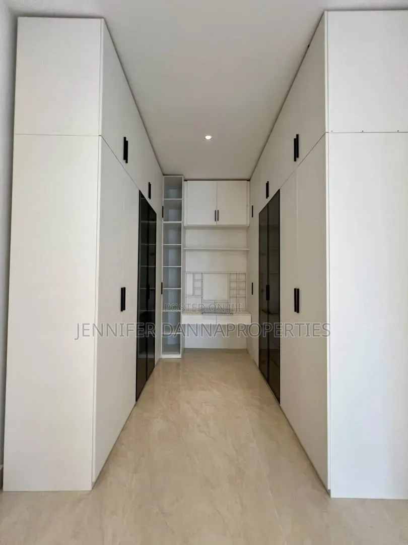5bdrm Duplex in Parkview Estate for sale