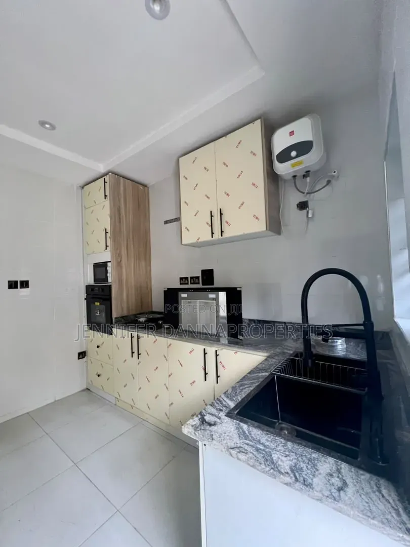 3bdrm Duplex in Lafiaji for sale