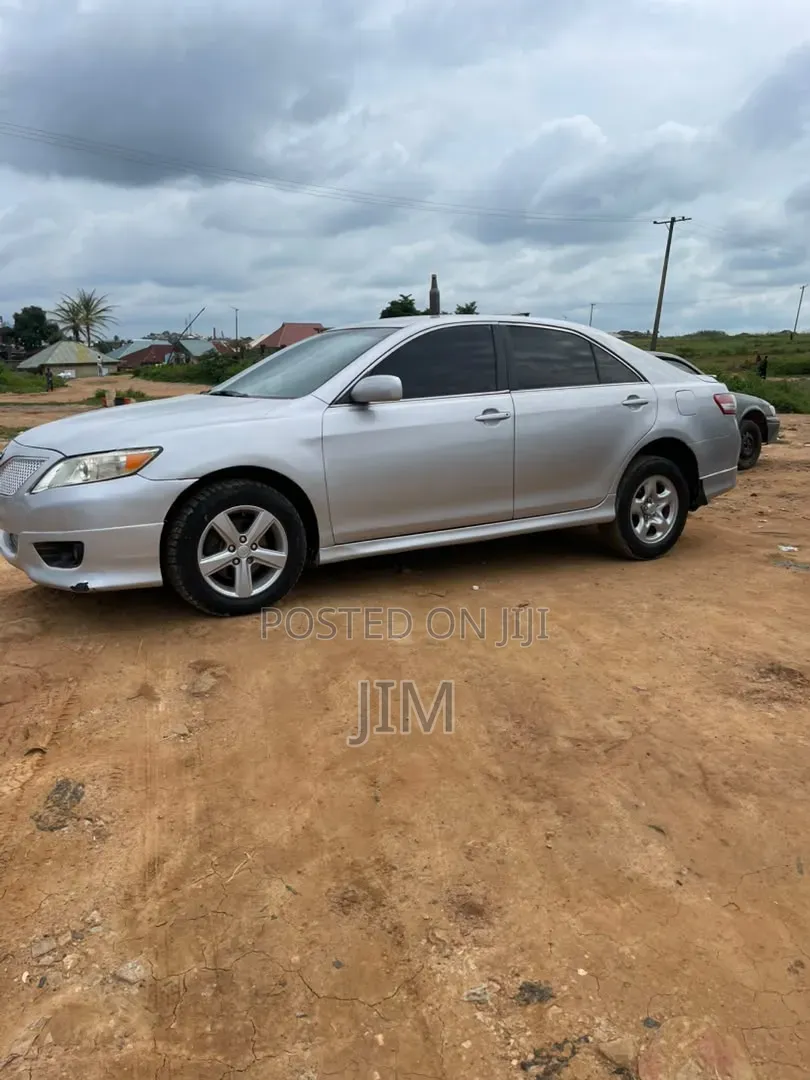 Toyota Camry SE 4dr Sedan (2.5L 4cyl 6AM) 2010 Silver