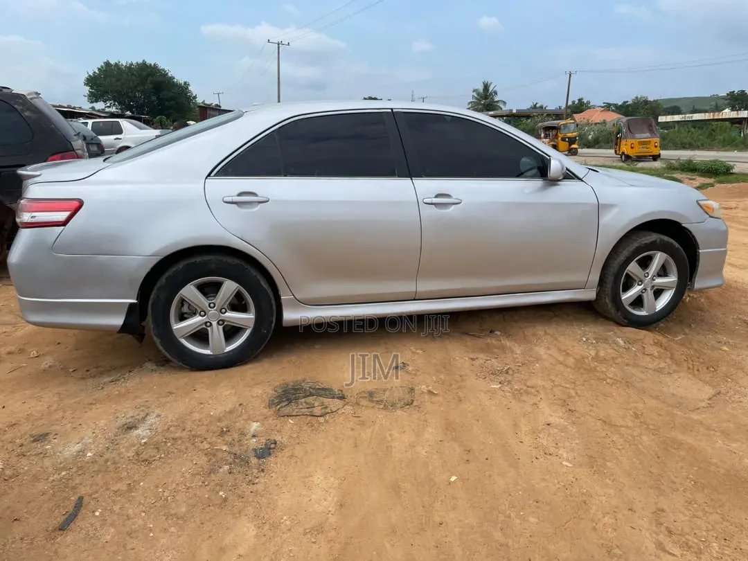 Toyota Camry SE 4dr Sedan (2.5L 4cyl 6AM) 2010 Silver