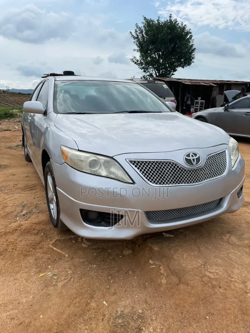 Toyota Camry SE 4dr Sedan (2.5L 4cyl 6AM) 2010 Silver