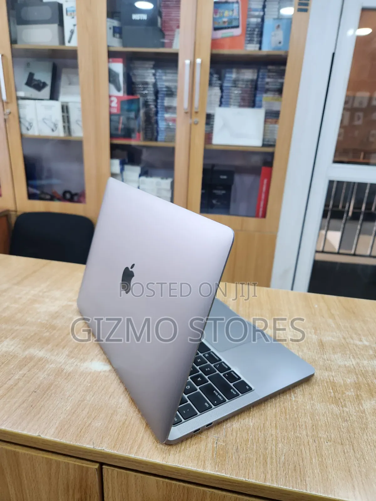 Laptop Apple MacBook Pro 2020 16GB Intel Core i5 SSD 512GB