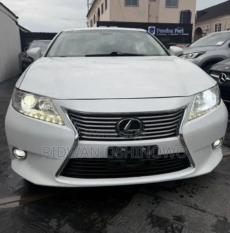 Lexus ES 350 FWD 2015 White