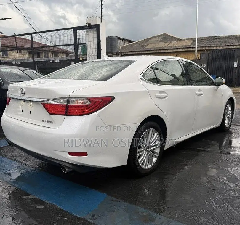 Lexus ES 350 FWD 2015 White