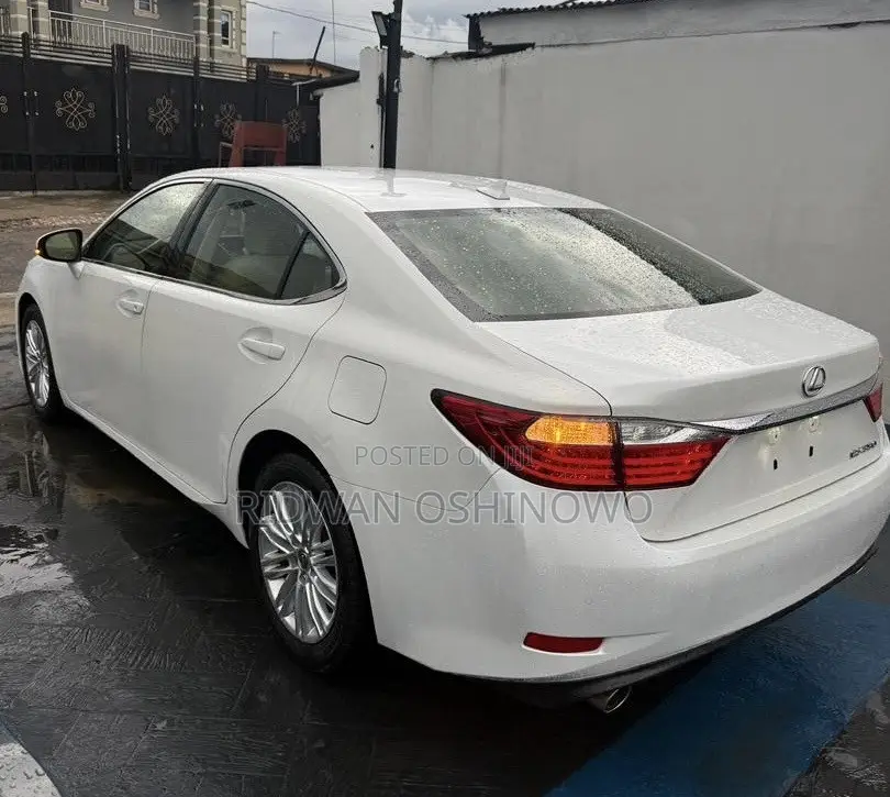 Lexus ES 350 FWD 2015 White