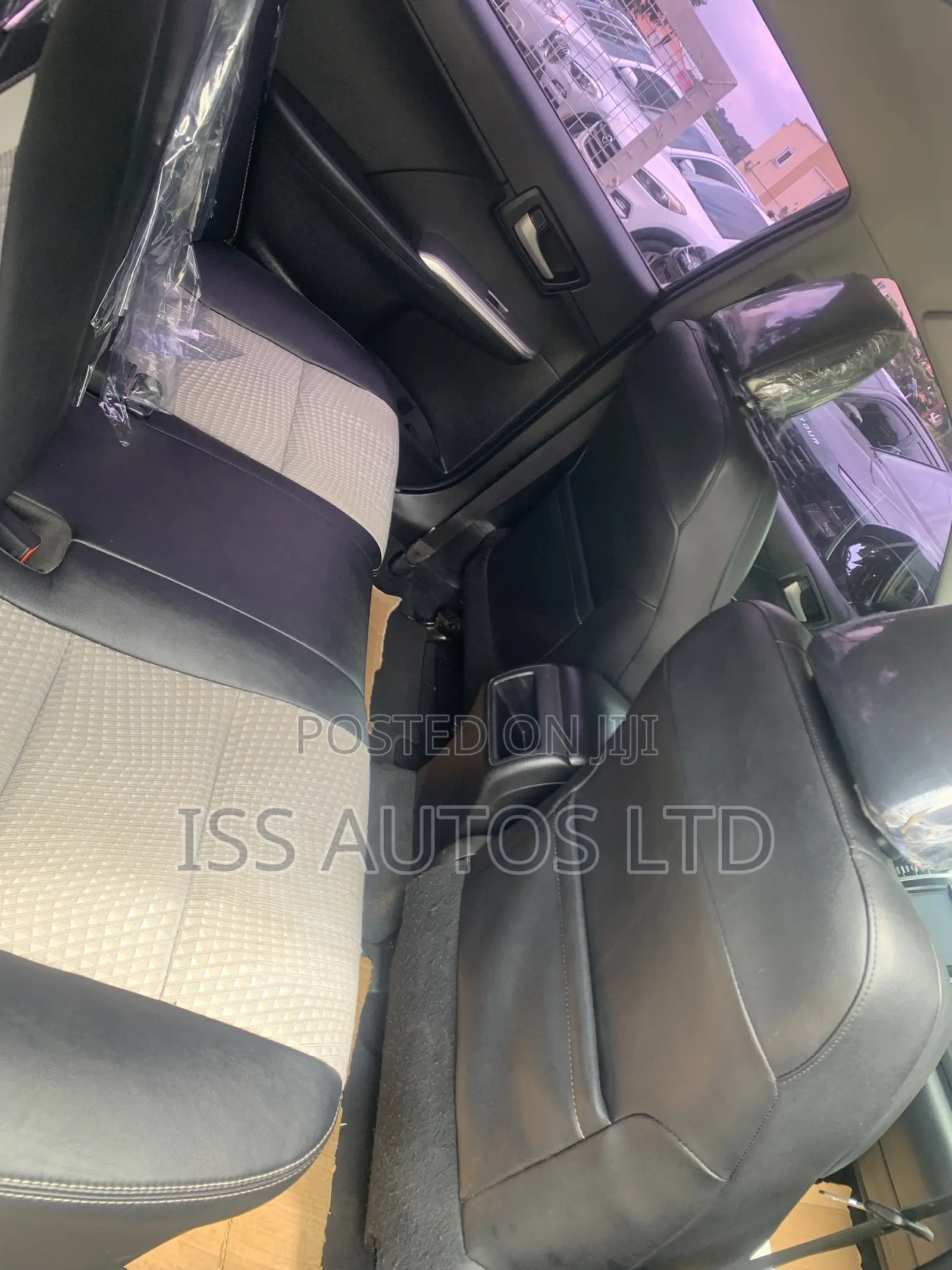 Toyota Camry SE V6 4dr Sedan (3.5L 6cyl 6A) 2013 Gray