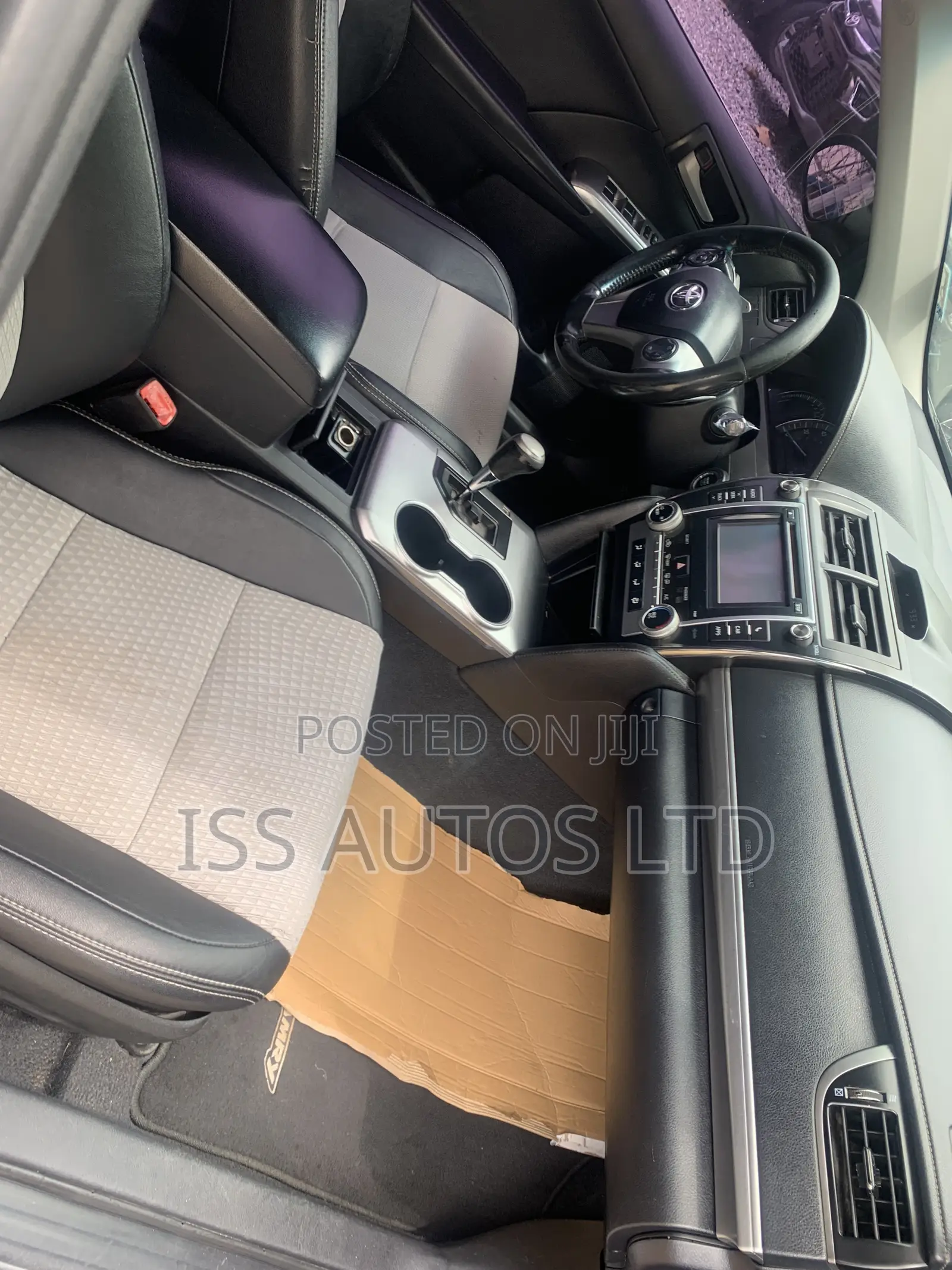 Toyota Camry SE V6 4dr Sedan (3.5L 6cyl 6A) 2013 Gray