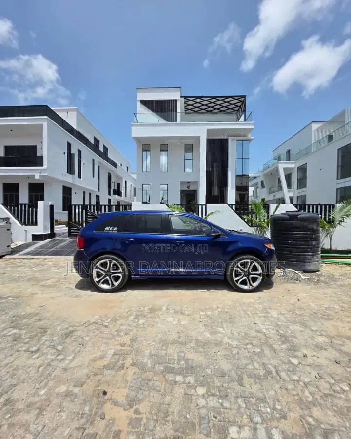 5bdrm Duplex in Osapa london for sale